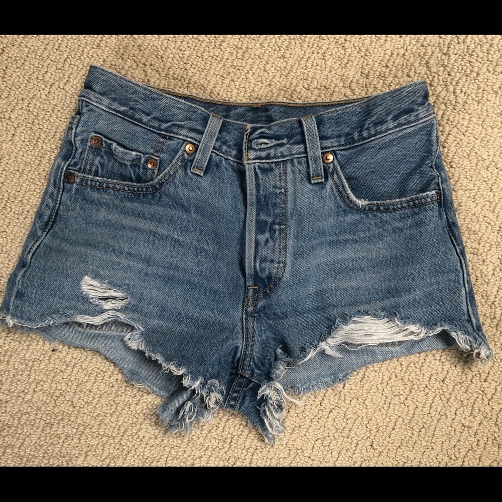 Levi’s 501’s denim cut off shorts size 25